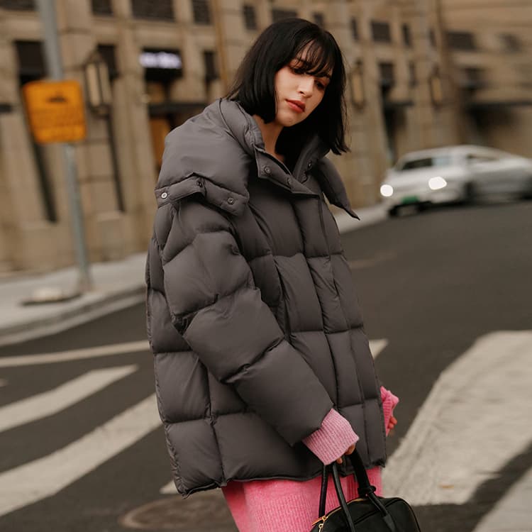 太平鸟 连帽通勤面包服立领泡芙羽绒服 女款