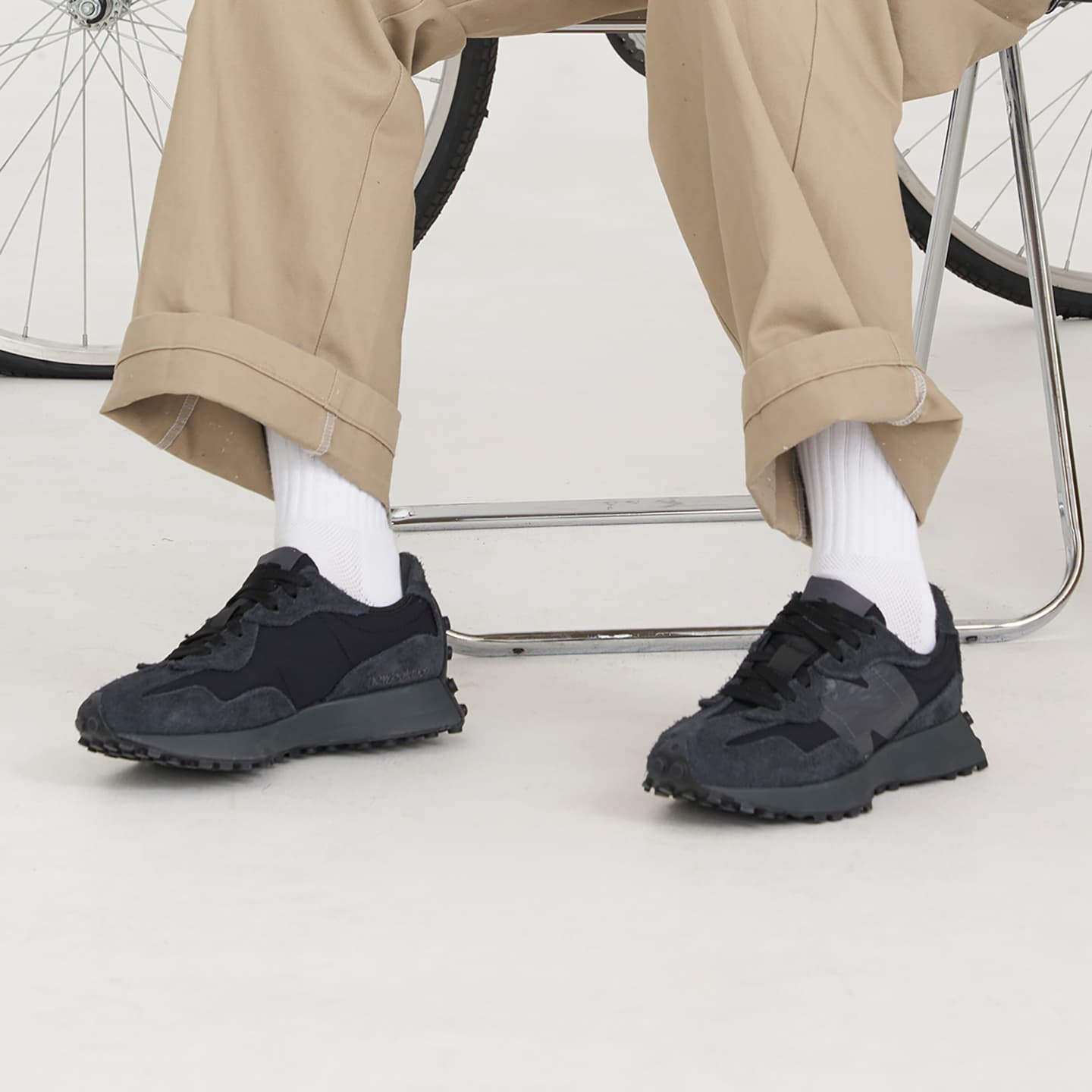 New Balance 327 Black