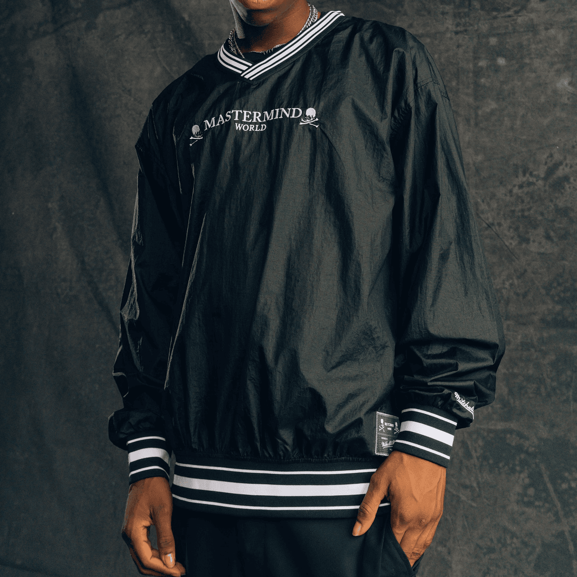 Mitchell & Ness x mastermind Striped V-Neck Sweatshirt Black
