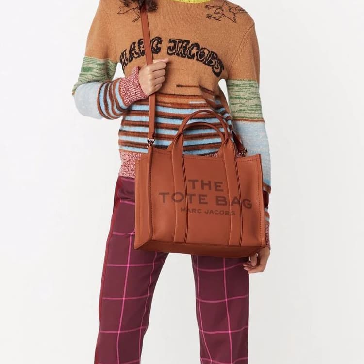Marc Jacobs The Traveler Tote Small Brown Valentine's Edition