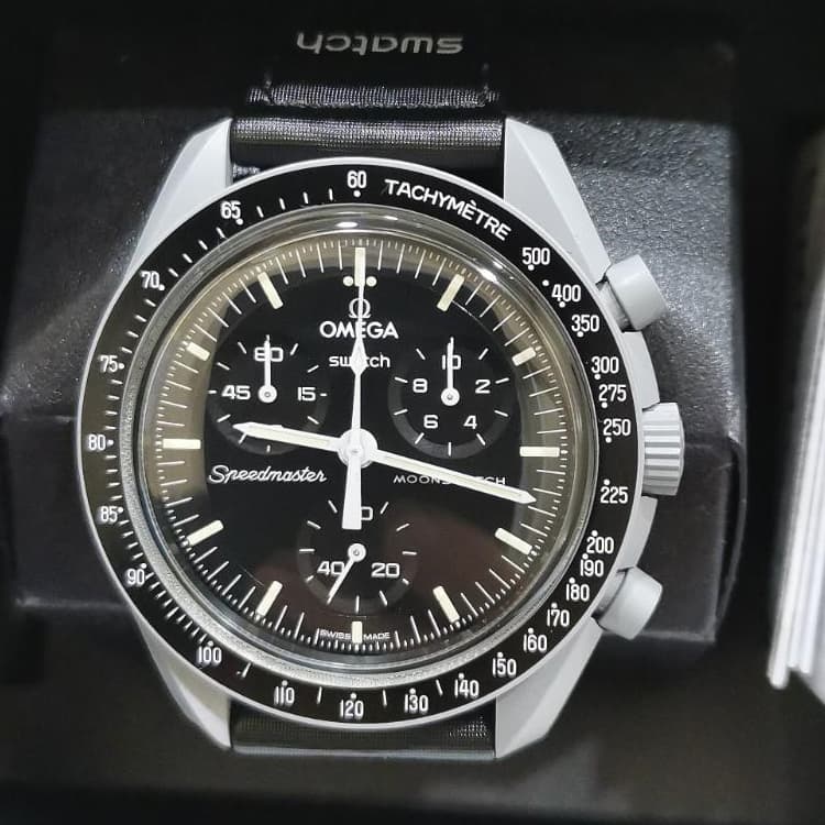 Swatch x Omega SO33M100