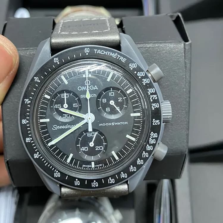 Swatch x Omega SO33A100