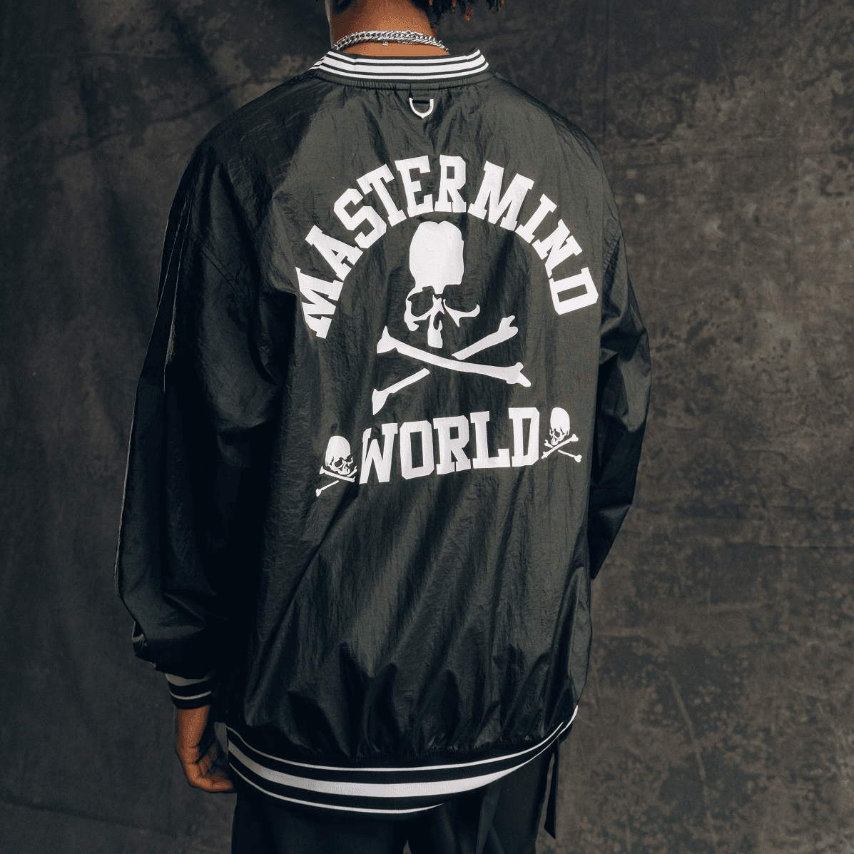 Mitchell & Ness x mastermind Striped V-Neck Sweatshirt Black