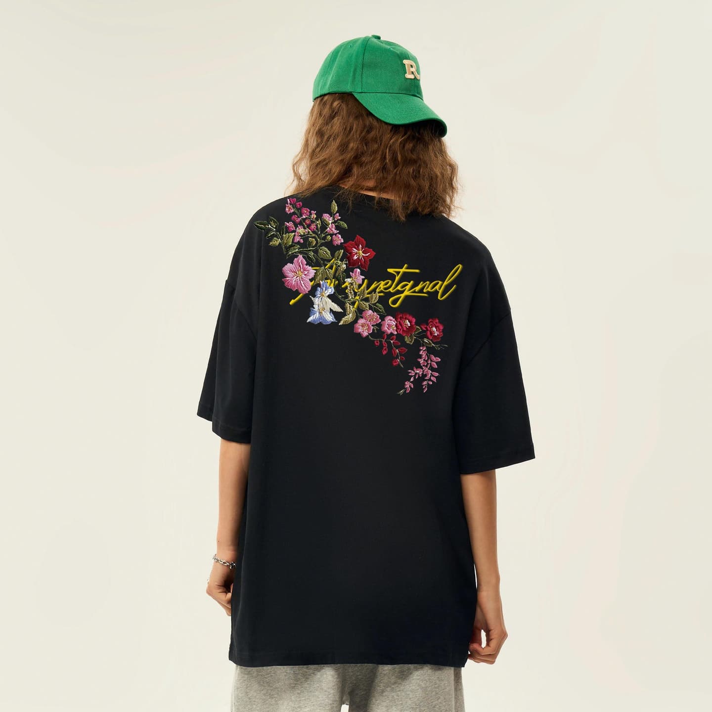 COMOWA Retro Floral Embroidered Tee