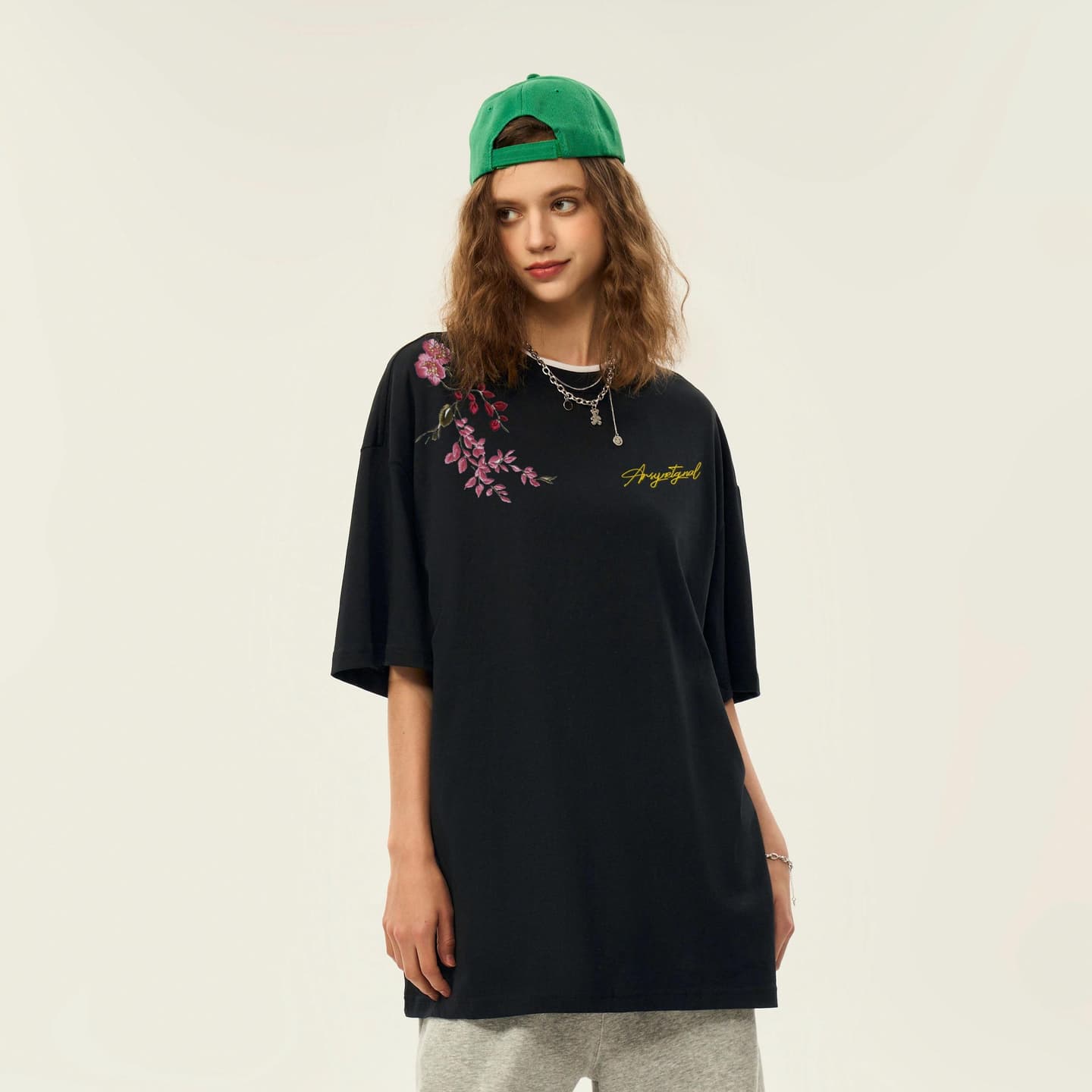 COMOWA Retro Floral Embroidered Tee