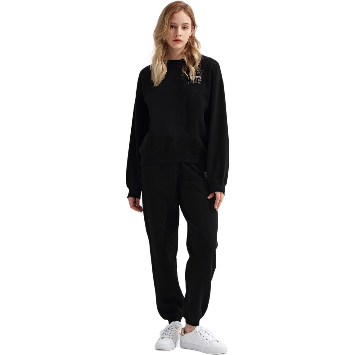 GUESS Long Sleeve Sweatshirt