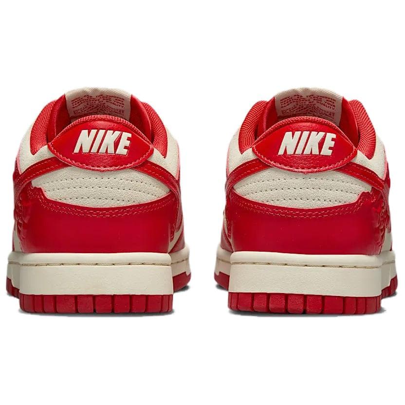Nike Dunk Low "Roses"