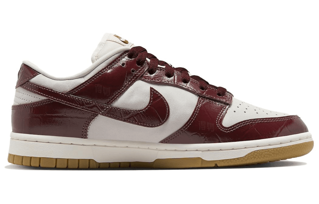 Nike Dunk WMNS "Team Red Croc"