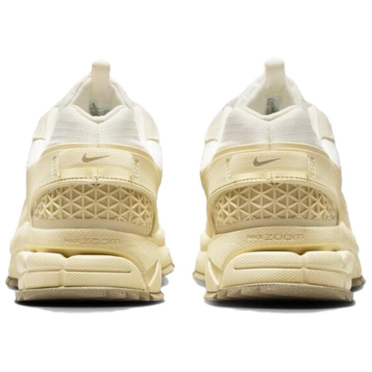 Nike Zoom Vomero Roam Beige