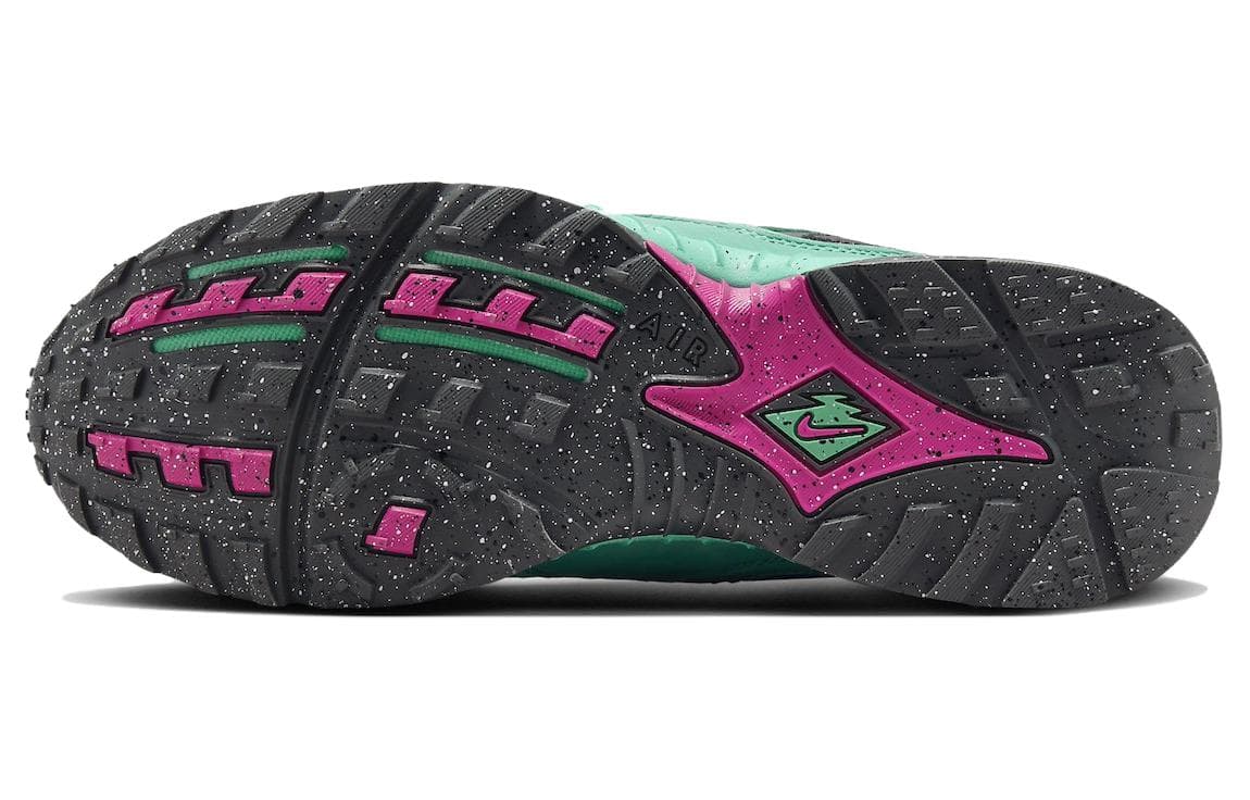 UNDEFEATED x Nike Air Terra Humara "Light Menta"