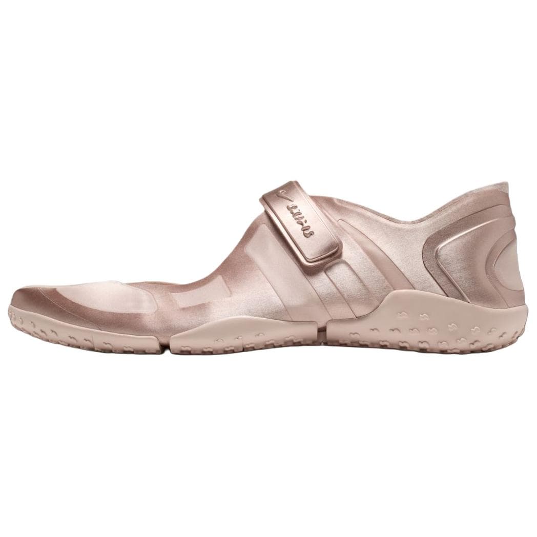 Nike SKIMS Air Rift satin