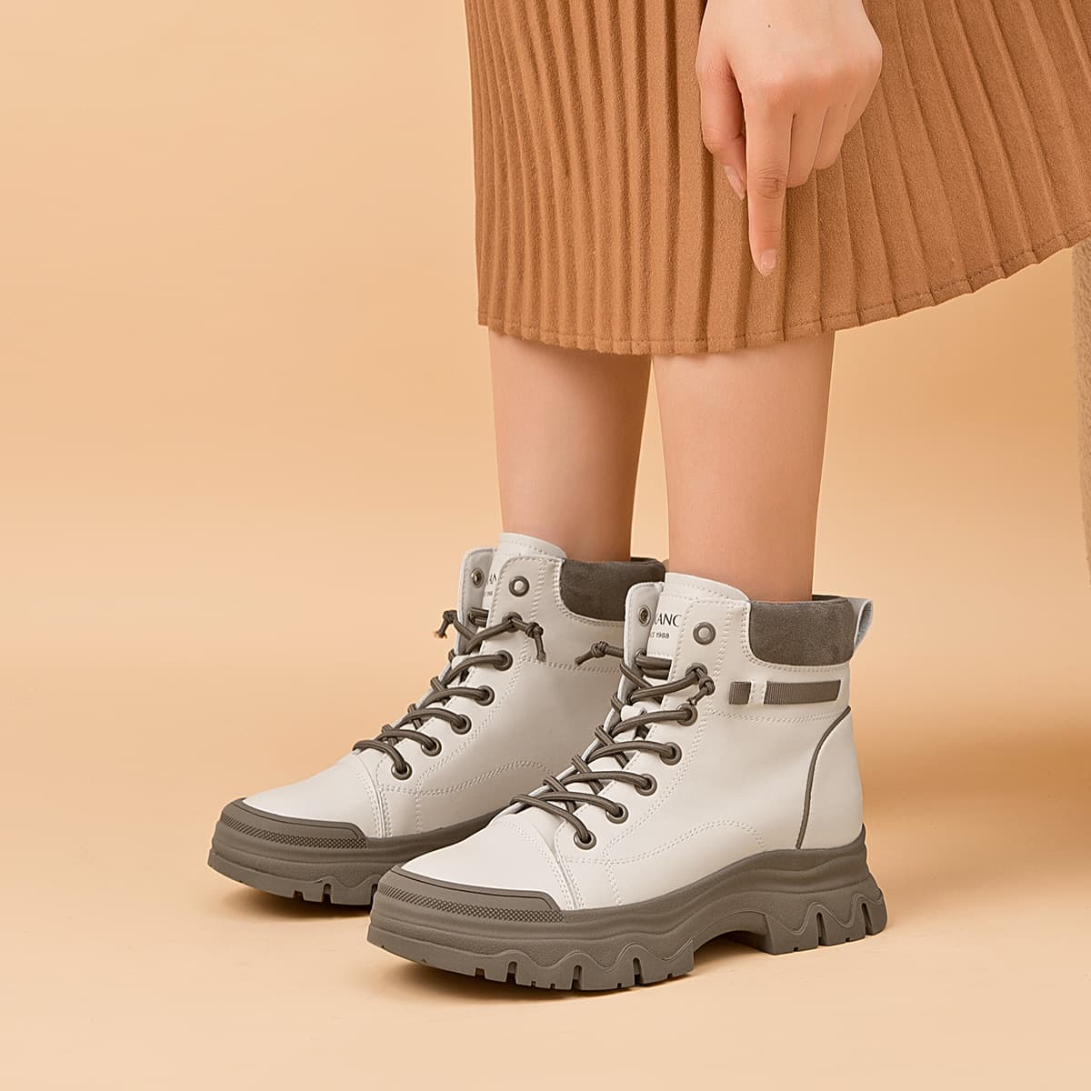 AOKANG Martin Boots Beige