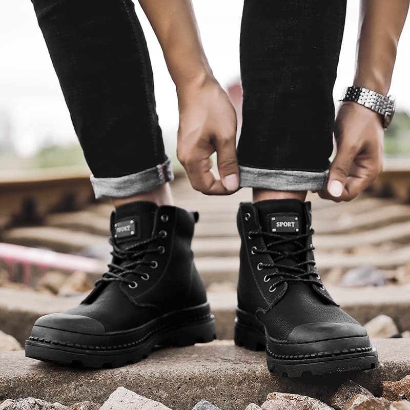 Yiminu Martin Boots Black
