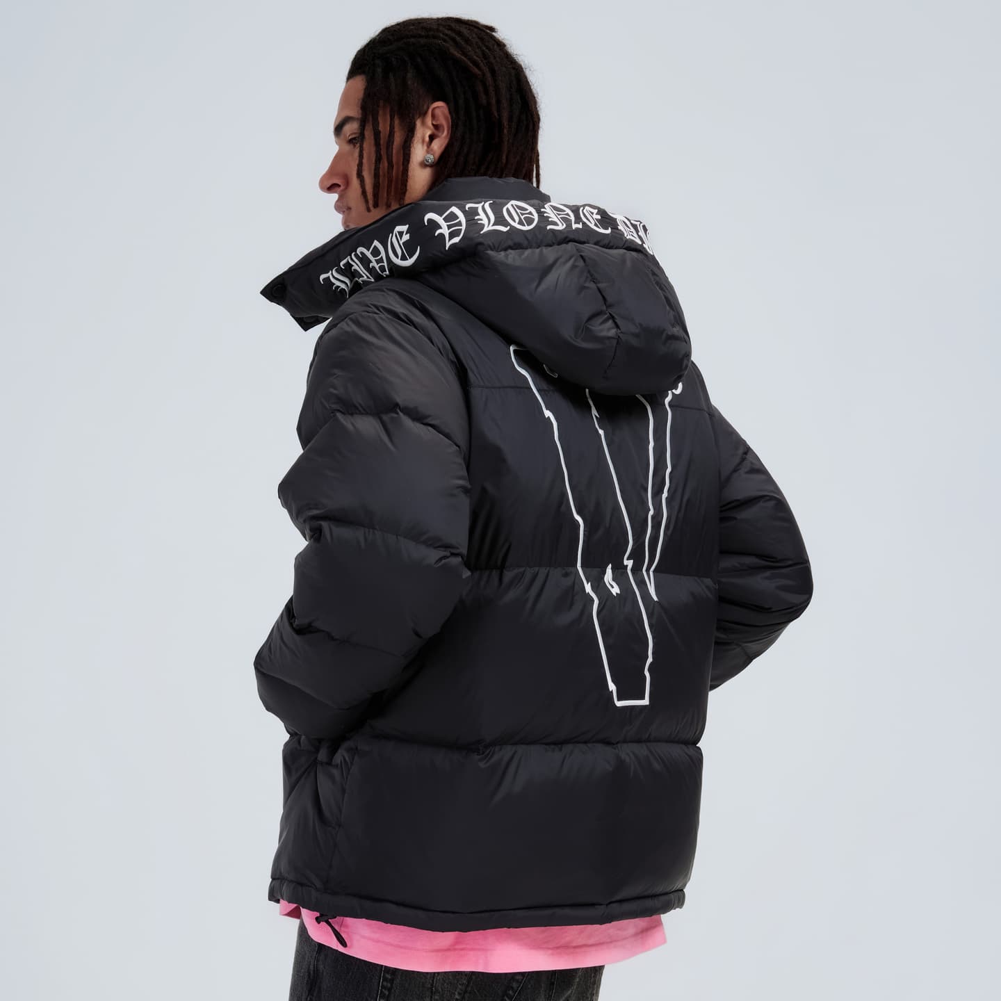 VLONE Slogan Logo Detachable Hood Puffer Jacket Black White