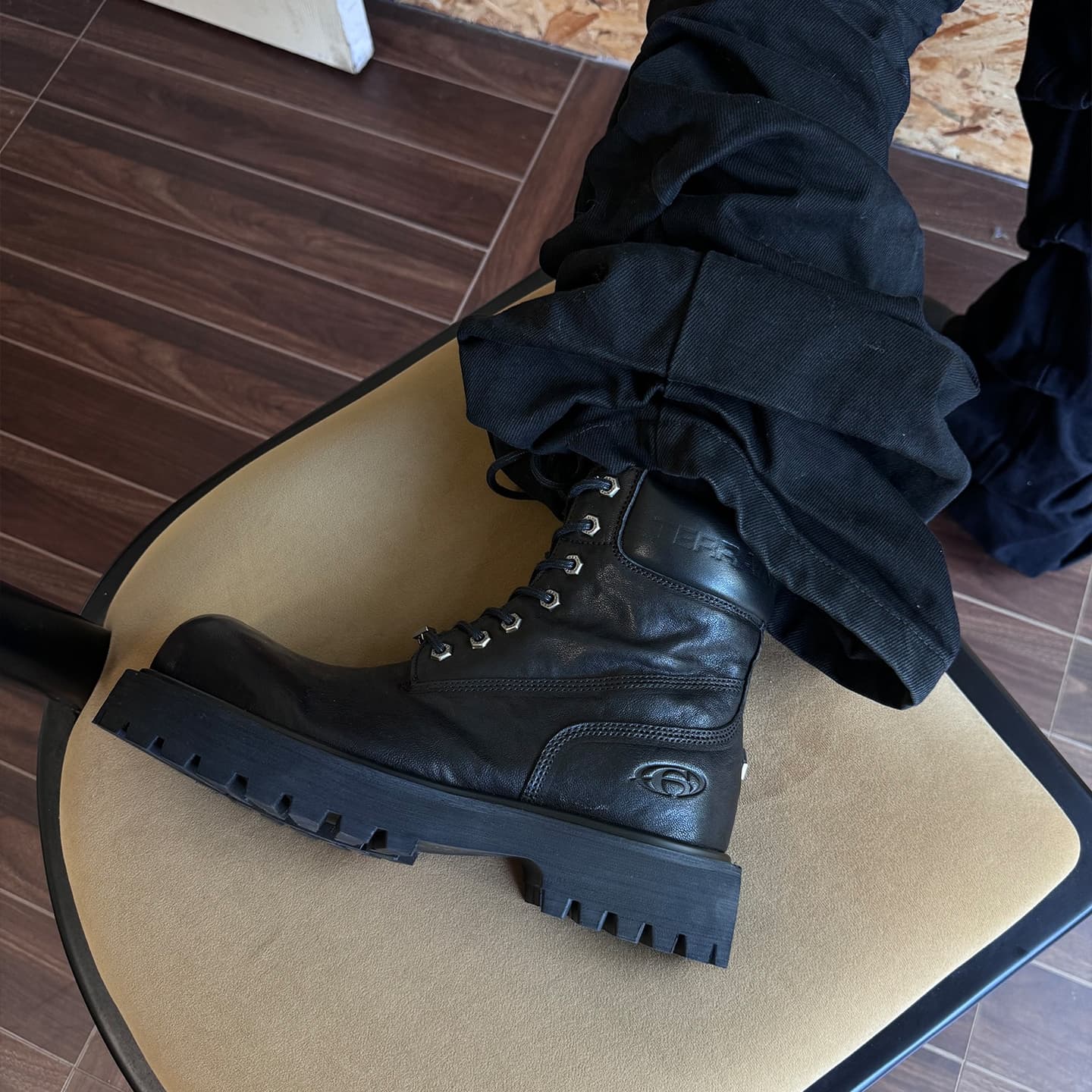 Terra Incognita Martin Boots Black