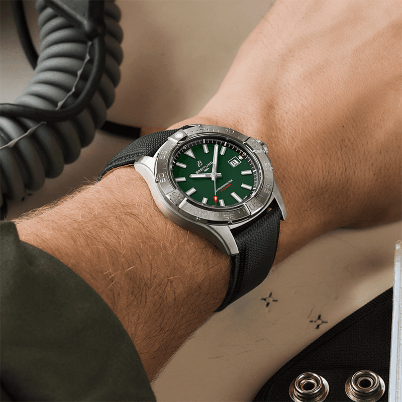 Breitling Avenger A17328