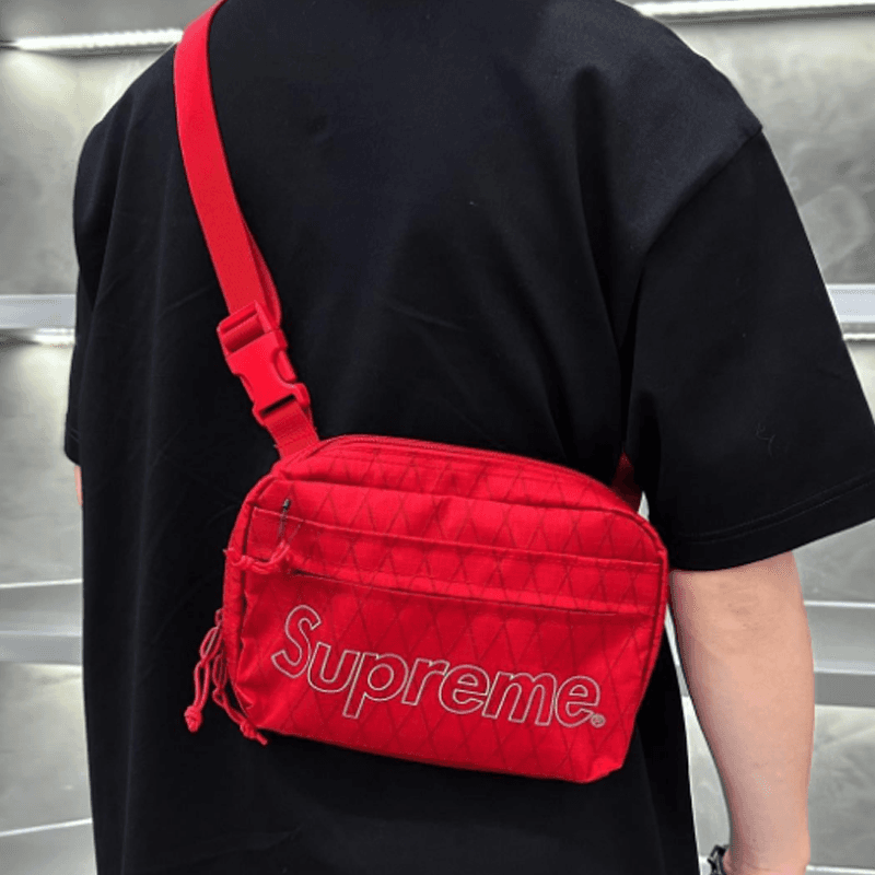Supreme FW18 Shoulder Bag Red
