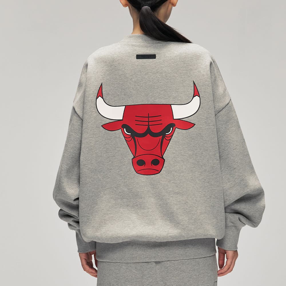 Essentials NBA FW25 BULLS SPORTS FIT CREWNECK